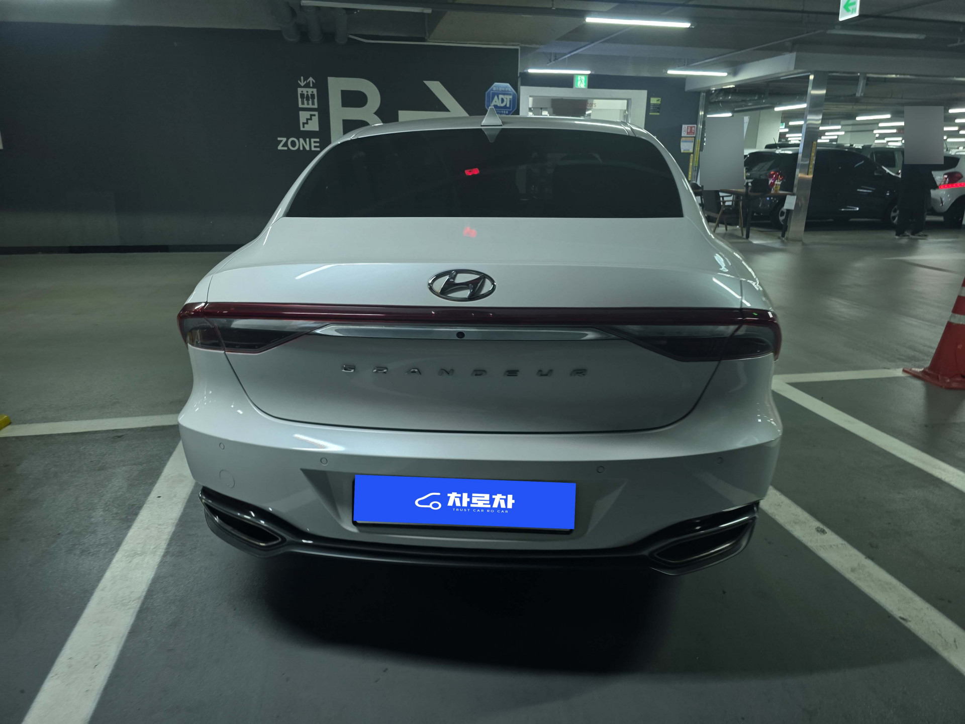 34wf6x3uz33y735028.jpg